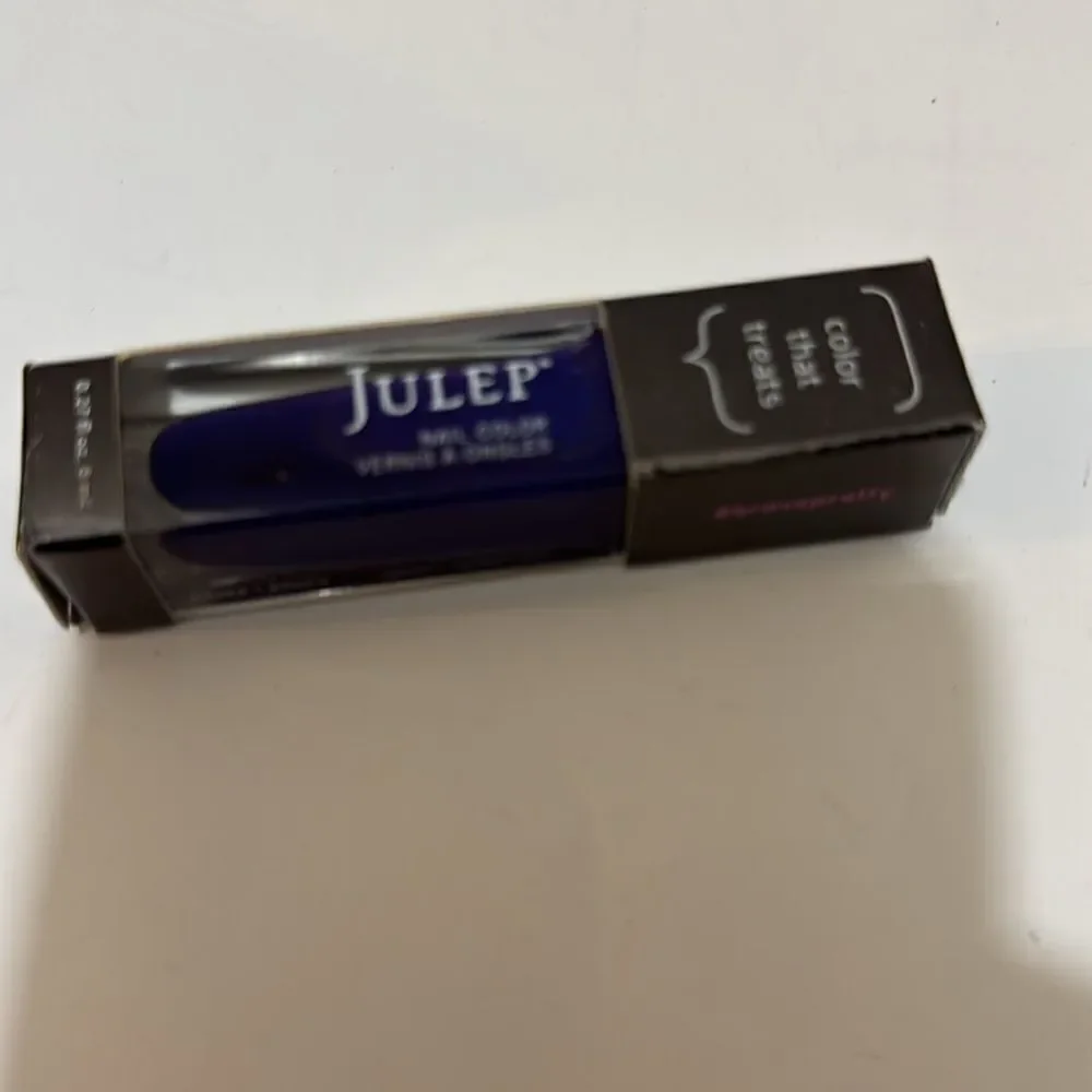 Julep lipstick canilla bombshell